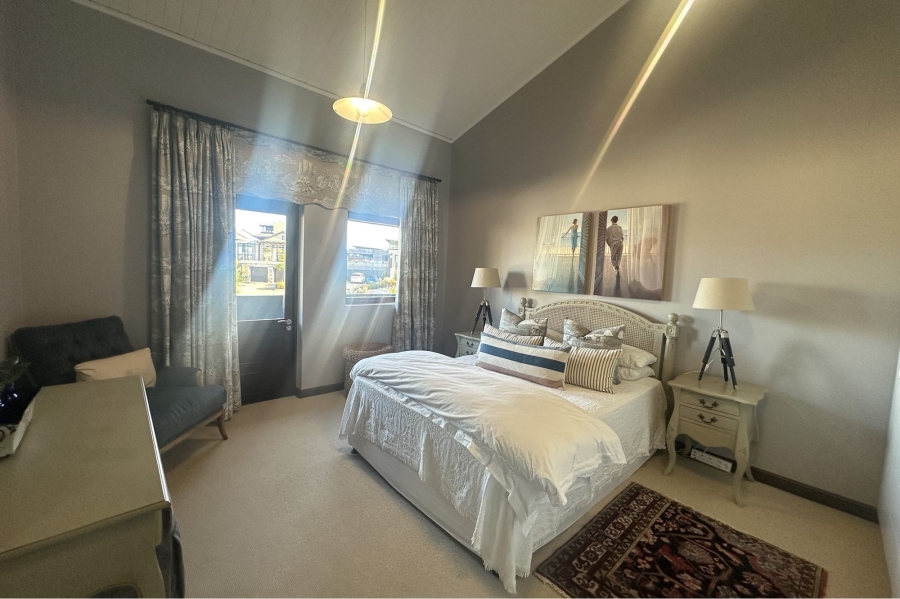 5 Bedroom Property for Sale in Oubaai Western Cape